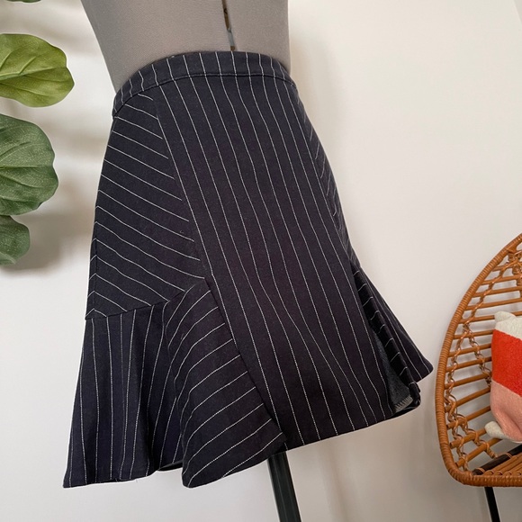 Banana Republic Flounce Hem Skirt - Picture 3 of 10